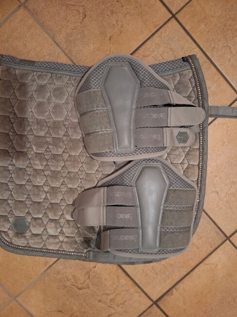 Eskadron Set Dressurschabracke und Gamaschen vorne, Eskadron, Carla, Dressage Pads, Hofgeismar