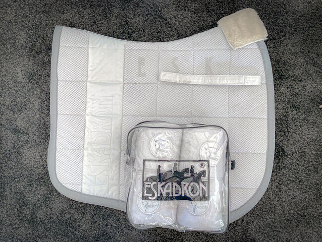 Eskadron Set Schabracke Bandagen Innopad White, Eskadron , Estelle Becher, Dressage Pads