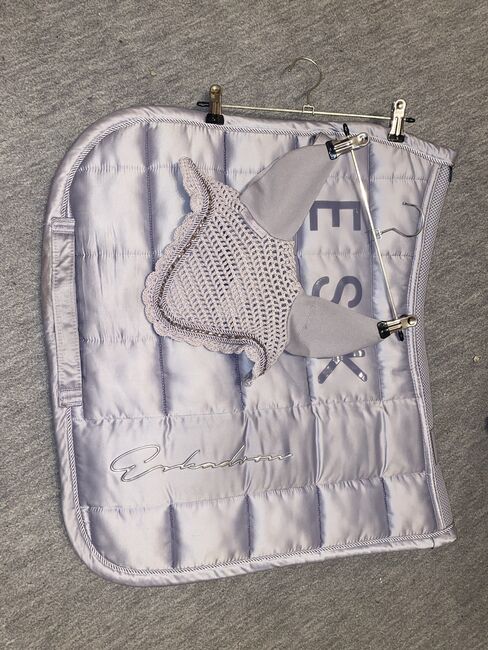Eskadron Set Silk Purple Mattglossy Schabracke u. Fliegenhaube PD, Eskadron Silk Purple Mattglossy , Leon, Dressage Pads, Nürnberg 