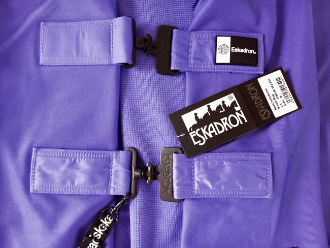 Eskadron Abschwitzdecke 135 cm M purple Dynamic Dura Emblem, Eskadron Dynamic Dura Emblem  Abschwitzdecke Dura Emblem , Pferdefreund, Horse Blankets, Sheets & Coolers, Priesendorf, Image 10