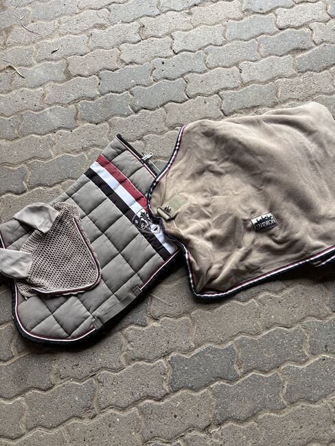 Eskadron Taupe Set, Eskadron, Leonie Thon, Schabracken, Bremen