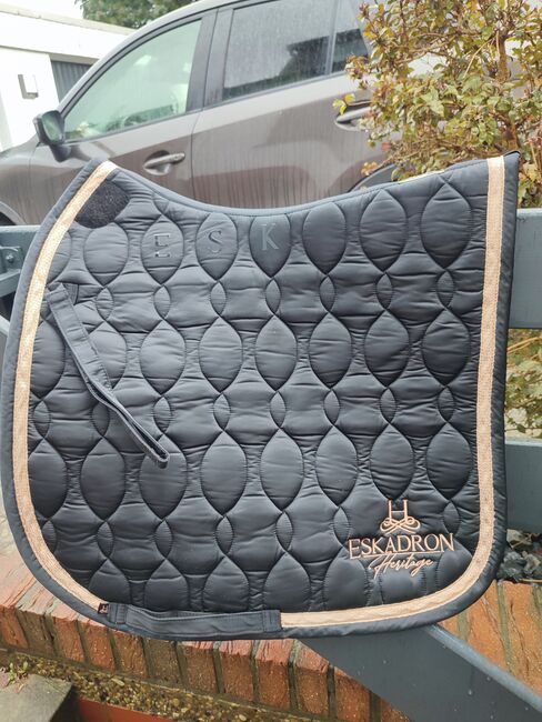 Eskadron Schabracke Heritage Glossy Brand, Eskadron  Heritage Glossy Brand 2020, Charlotte Jamieson , Dressage Pads, Nienburg, Image 3