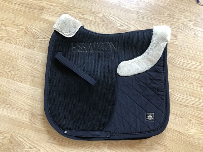 Eskadron Schabracke Innopad Mesh FauxFur, Eskadron  Innopad Mesh FauxFur, Elin Würfel, Dressage Pads, Velpke