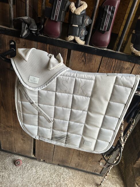 Eskadron Schabracke mit Fliegenohren Full Silvergrey, Eskadron, Celine Schneider, Dressage Pads, Owschlag