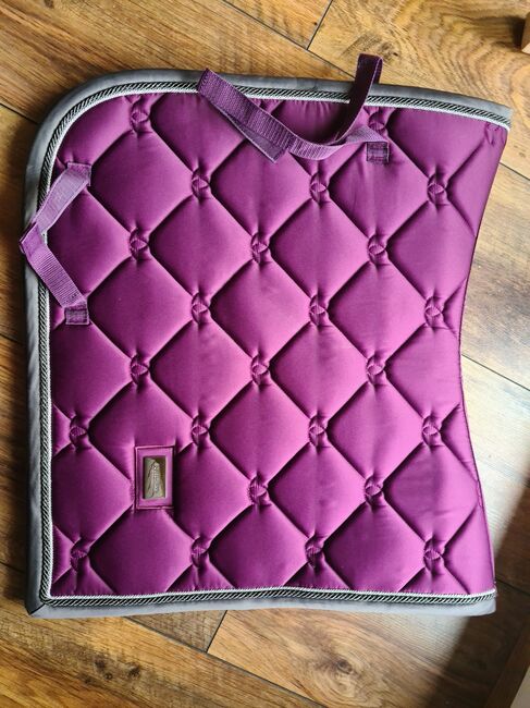 Esstockholm Dressurschabracke in Plum, Esstockholm Plum/Grey, Britta Grammel , Dressage Pads, Olpe