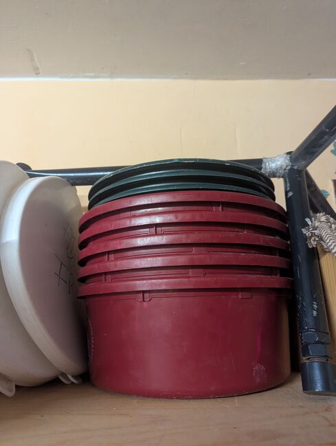 Futterschüsseln mit Deckel, Xenia Beß , Buckets, Feeders & Waterers, Eckental 