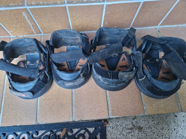 Je ein Paar Hufschuhe swissgaloppers SG5L und SG6L, SwissGaloppers, Katja, Hoof Boots & Therapy Boots, St. Georgen