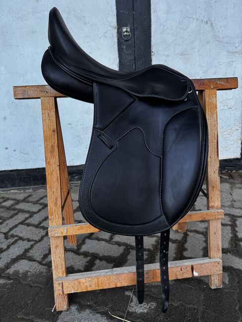 Euroriding Romulus Dressur 17Zoll Medium, Euroriding Romulus, Lisa, Dressage Saddle, Kirchhundem , Image 4