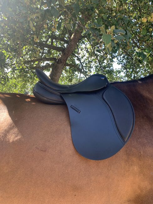 Euroriding vs Sattel Diamant new style NEU, Euroriding New style Diamant , Mara Polzin, All Purpose Saddle, Berlin, Image 6