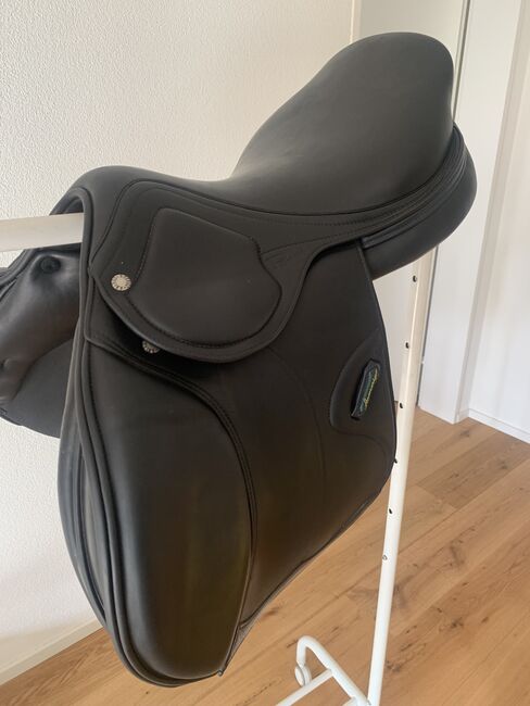 Vielseitigkeits Sattel Springen, Amerigo Springsattel HC Largo Pinerolo schwarz mit blauer Applikation, Rita Helg, Jumping Saddle, Degersheim