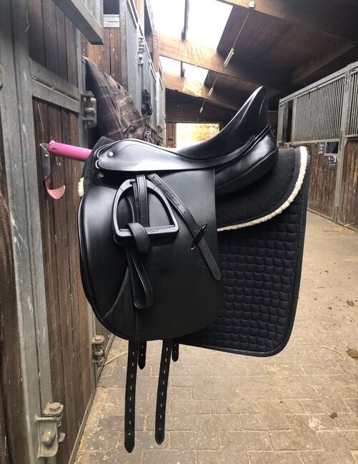 Fabian Greinert Dressursattel Sitzgröße 17“ / Kammerweite 28“, Fabian Greinert Fabian Greinert Dressursattel, Felicia Honsel, Dressage Saddle, Düsseldorf 