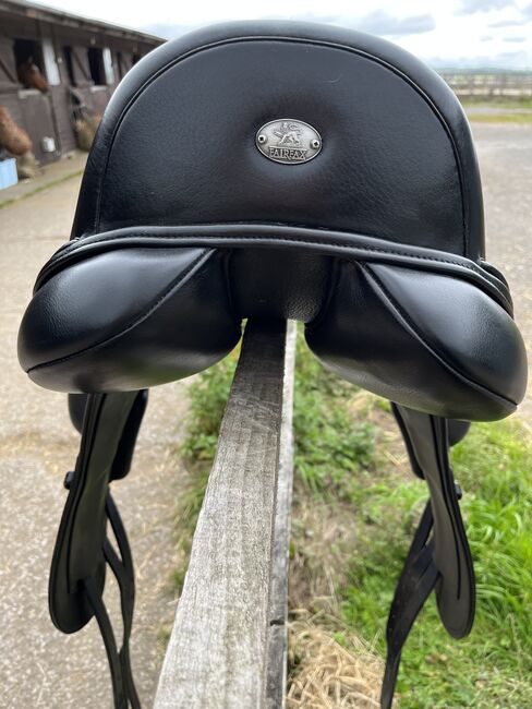 Fairfax Gareth 18” dressage saddle, Fairfax  Gareth, Laura Wilkinson, Siodła ujeżdżeniowe, Chesterfield , Image 2