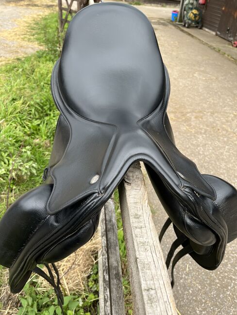 Fairfax Gareth 18” dressage saddle, Fairfax  Gareth, Laura Wilkinson, Dressage Saddle, Chesterfield , Image 5