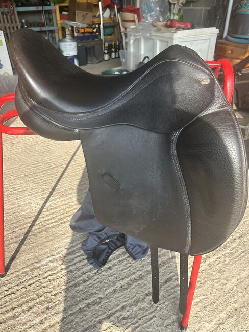 Farringtons dressage saddle, Farringtons , Rachael Henriksen, Other Saddle, West Ella, Image 3