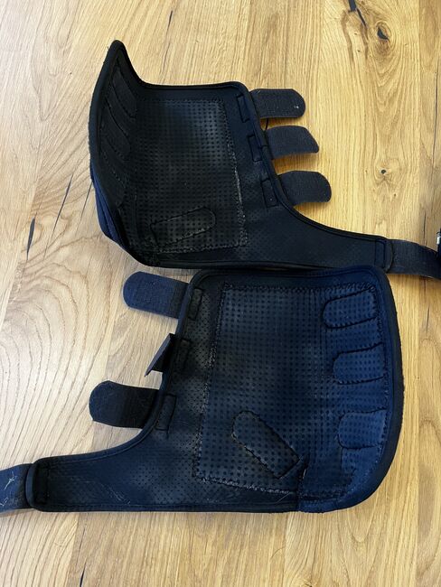 Fesselkopfgamaschen, Loesdau, Karoline Walter, Tendon Boots, St. Pölten, Image 2
