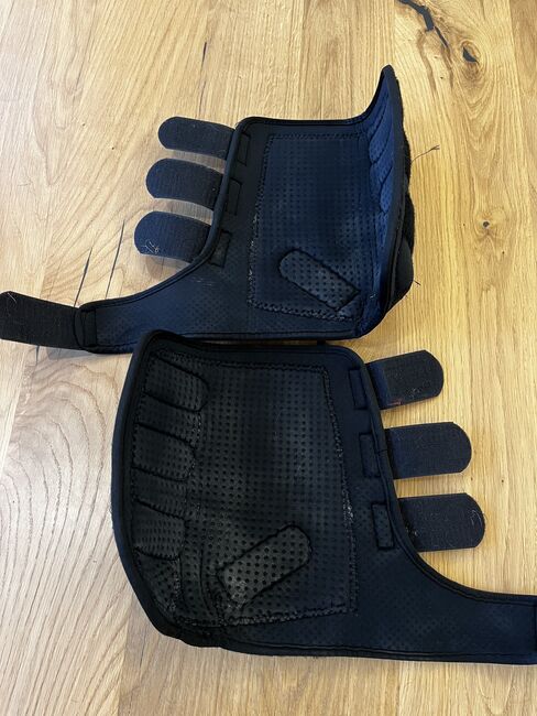Fesselkopfgamaschen, Loesdau, Karoline Walter, Tendon Boots, St. Pölten, Image 4