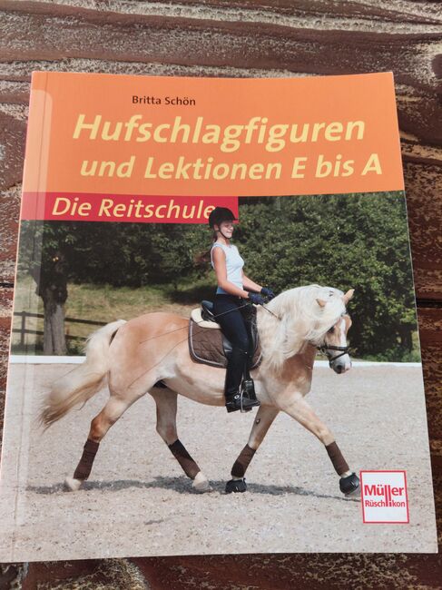 Hufschlagfiguren und Lektionen E bis A, Saskia Sonntag , Książki, Mühlacker