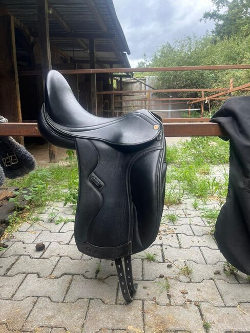 Verkaufe sehr bequemen und gut erhalten Dressursatten in 17 Zoll, rebekka gros, Dressage Saddle, hattenheim