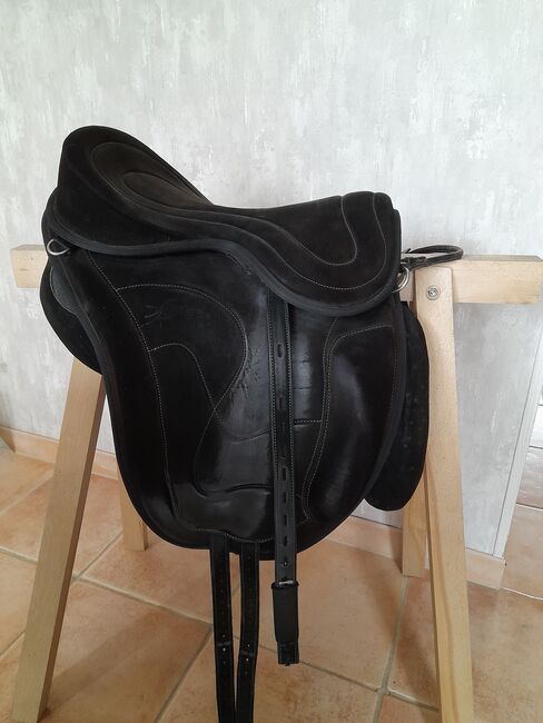 Freeform classic Sattel, Freeform classic xsb Wildleder schwarz mit dunkelgrünen Nähten, Kerstin Alm , Treeless Saddle, Köln