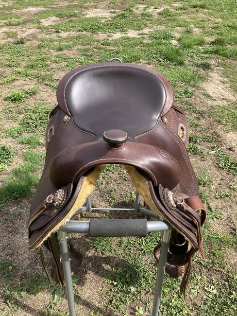 Freemax treeless western saddle, Freemax Buffalo Round 16”, Vivian, Treeless Saddle, Saint-Aignan-des-Noyers