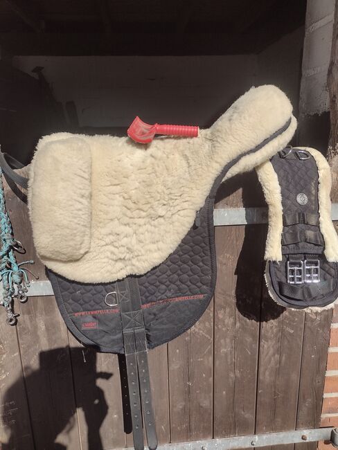 Fellsattel Christ WB inkl. Schabracke, Gurt, Buerste, Christ und Engel, Birgit E., Lambskin Pad, Brammer
