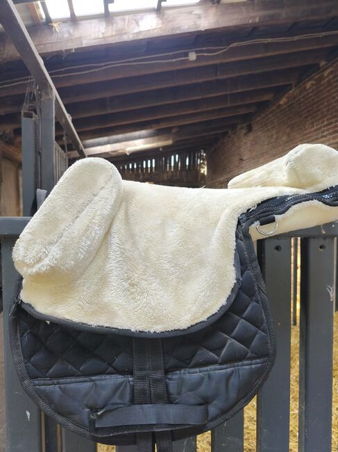 Fellsattel WB, Maren Grebing , Lambskin Pad, Bad Wildungen, Image 2