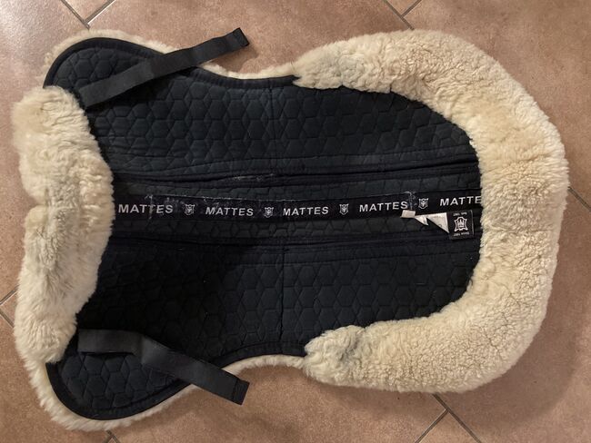 Gebrauchtes Lammfell Korrektur-Sattelpad Gr. L von Mattes, Mattes Platinum, Marion , Andere Pads, Schönefeld, Abbildung 2