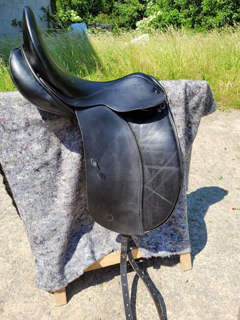 gebrauchter Dressursattel 18", County, Carolin Bauchmüller, Dressage Saddle, Overath