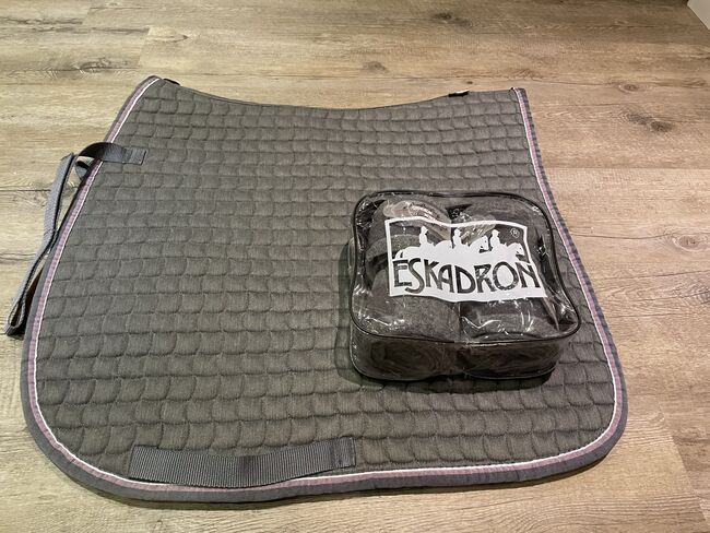 Tolle Eskadron Cotton (Gr. DL) + passende Fleecebandagen (Gr. Pony), Eskadron  Cotton , Katharina , Dressage Pads, Neukirchen 