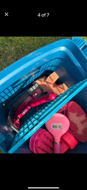 Grooming box with brushes, bands etc, Shires, Jess, Grooming Brushes & Equipment, Telford, Image 4