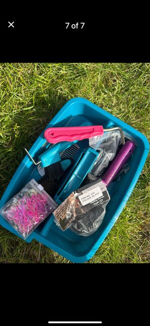 Grooming box with brushes, bands etc, Shires, Jess, Grooming Brushes & Equipment, Telford, Image 7