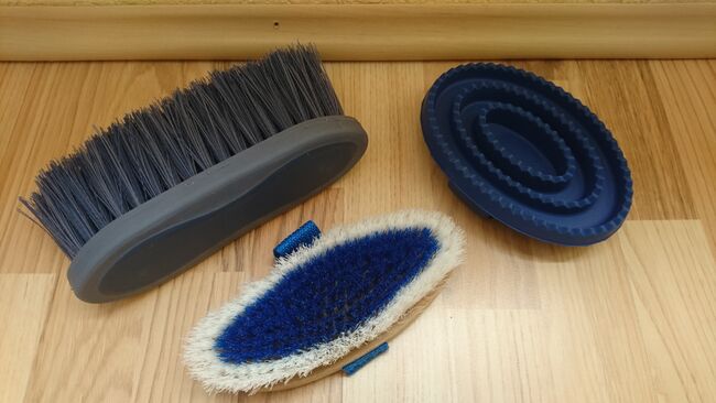 Putzzeug mit kleiner Putztasche, Busse, Showmaster Putzzeug, Lina, Grooming Brushes & Equipment, Bendorf, Image 7