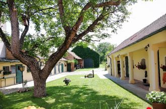 Großzügiges Grundstück mit Pferdehof und sofort bewohnbarem Haus zu verkaufen, Angelika Auer, Pferdeimmobilien, Markgrafneusiedel