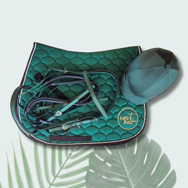 Grünes Reitset mit Schabracke, Zaumzeug & Reithelmüberzug, Maya (Swisshorseshop), Bridles & Headstalls, 8500 Frauenfeld