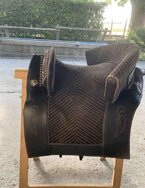 Günstiger Portugiesischer Barocksattel (Ludomar), Ludomar, Re, Baroque Saddle, Flamatt