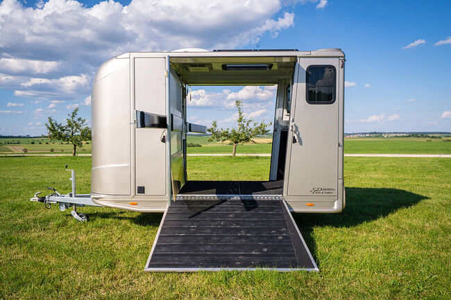 Pferdeanhänger 2 Rampen Klima im Pferdeabteil Solar Autark Hengst Trailer Pferdetransporter, Dickenherr Dickenherr, Gerhard Strobel (Dickenherr Trucks und Trailers), Horse Trailers, Baden-Württemberg - Unterschneidheim