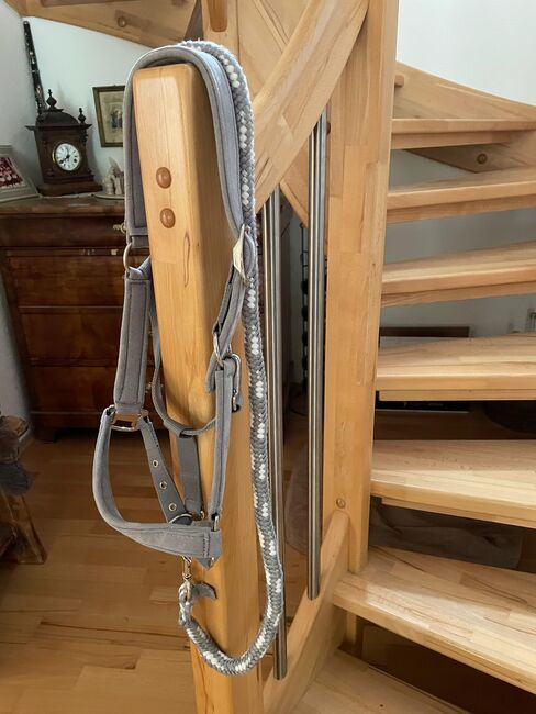 Halfter mit Strick, Petra Fischer, Halters, Bürserberg