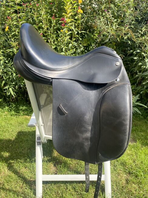 Harry Dabbs Dressursattel elegant 17,5 Zoll, Harry Dabbs Dressursattel elegant, Luisa Rothenhöfer, Dressage Saddle, Würzburg, Image 4