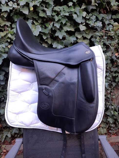 Hennig Dressursattel (Monoblatt) MFT Sattelbaum ca. 17,5", Hennig MFT, Familie P., Dressage Saddle, Mönchengladbach