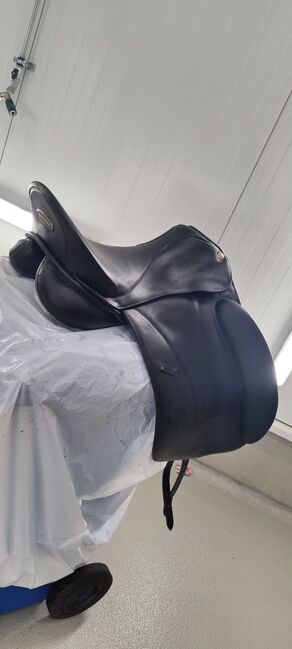 Dressursattel der Marke Hennig, sehr bequem und neu aufbereitet, Hennig, Saskia Nowottny , Dressage Saddle, Poppenhausen , Image 7