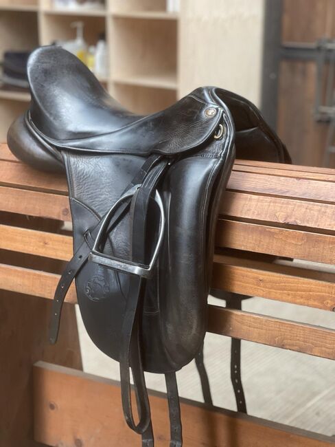 Hennig Sattle 17", Hennig, Manon Vlieg, Dressage Saddle, Koedijk