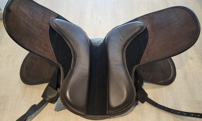 Hidalgo Chicago Leathertree 18", Hidalgo Chicago, Isabelle, Dressage Saddle, Mouans-Sartoux, Image 4