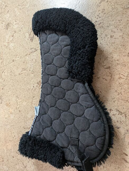 HKM Lammfellpad S, HKM, Laura Eckel , Other Pads, Bonn