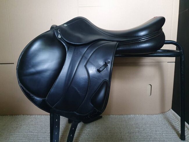 Hochwertiger Springsattel aus Leder – Elegant, Komfortabel & Leistungsstark, Fred, Jumping Saddle, Frankfurt