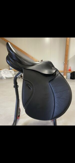 Springsattel 17,5“ schwarz, Fouganza Decathlon, Sarah, Jumping Saddle, Ahrensburg, Image 2