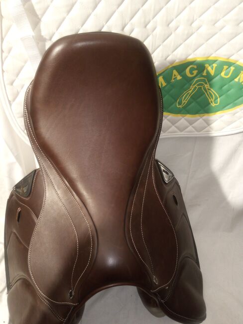 Springsattel Equiline Nick Skelton 17" neu, Equiline  Nick Skelton , Tassilo Rathjen  (Magnum Reitsport ), Jumping Saddle, Schönkirchen , Image 5