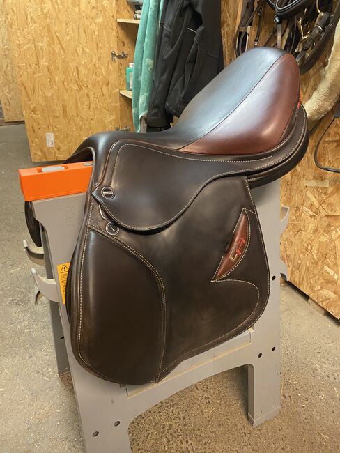 Springsattel Erreplus CA 17 Zoll braun, Erre Plus CA (Christian Ahlmann), Caroline , Jumping Saddle, Wien, Image 7