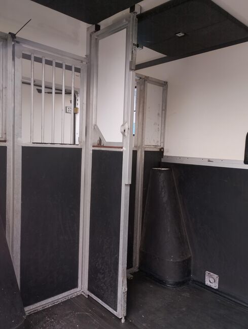 Pferdetransporter Renault 3,5t Hengstausstattung Viehtransporter, Renault Master Renault Master Hengst, Gerhard Strobel (Dickenherr Trucks und Trailers), Horse Trailers, Baden-Württemberg - Unterschneidheim, Image 11