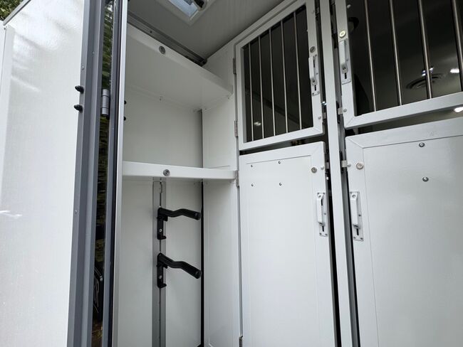 Pferdetransporter Renault Master 3 Schlafplätze 5 Sitzplätze 170PS Viehtransporter Tiertransporter, Dickenherr Dickenherr Team, Gerhard Strobel (Dickenherr Trucks und Trailers), Horse Trailers, Baden-Württemberg - Unterschneidheim, Image 12