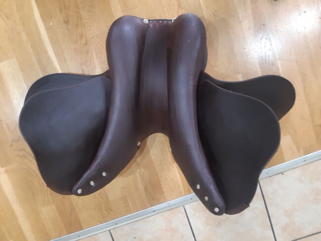 Huber Springsattel 16,5" super Sitz tolles Leder, Huber Jumper, Anja Dinter, Jumping Saddle, Gaienhofen, Image 5